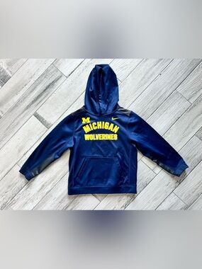 Nike Michigan Wolverines Navy & Yellow Kids Hoodie - size Medium